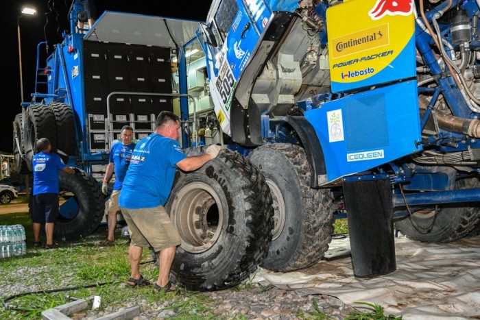 Német gumiknak köszönheti sikereit a Kamaz 1 KAMAZ_master_Continental_TT_3