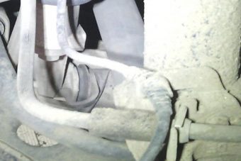 Nem hitt a szemének a magyar szerelő, amikor a Skoda alá nézett