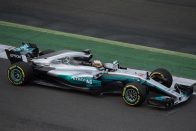 F1: Pályán a Mercedes új autója 14