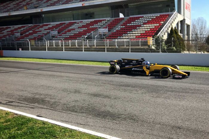 F1: Ki vezeti először az új autókat?