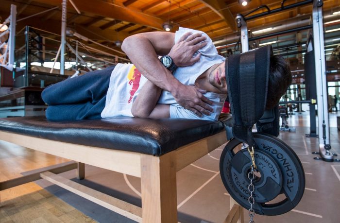 F1: Alonsónak bokszolónyaka van 1 | Vezess sainz_edzés