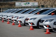 Spanyol Wunderwaffe, 300 lóerővel: SEAT Leon Cupra 52