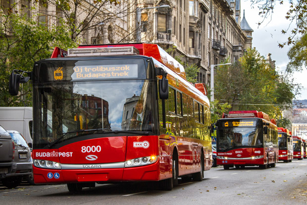Súlyos hiba, leálltak a budapesti trolik