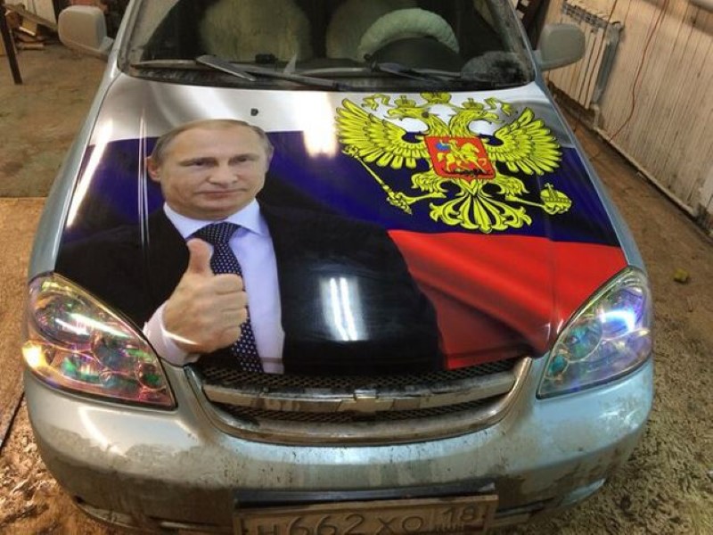 Vladimir-Putin-fans-paint-his-picture-on-their-cars-1