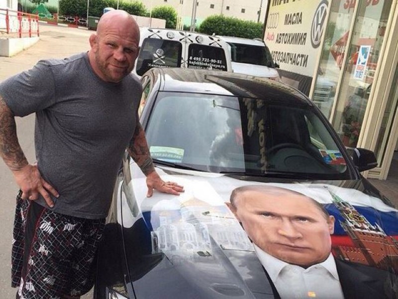 Vladimir-Putin-fans-paint-his-picture-on-their-cars-10