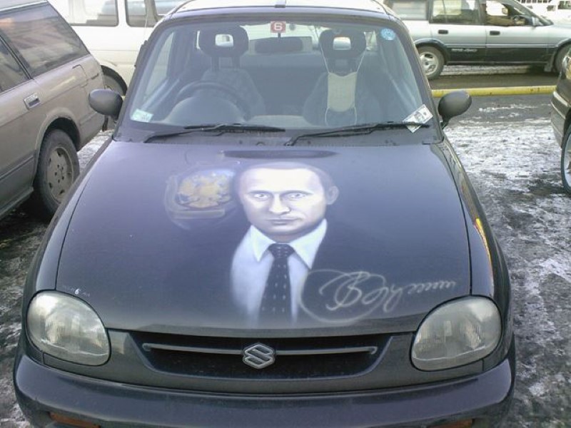 Vladimir-Putin-fans-paint-his-picture-on-their-cars-11