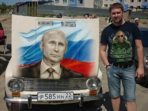 Putyin arcképével dobják fel autóikat az oroszok
