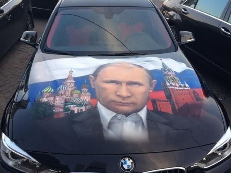 Vladimir-Putin-fans-paint-his-picture-on-their-cars-2