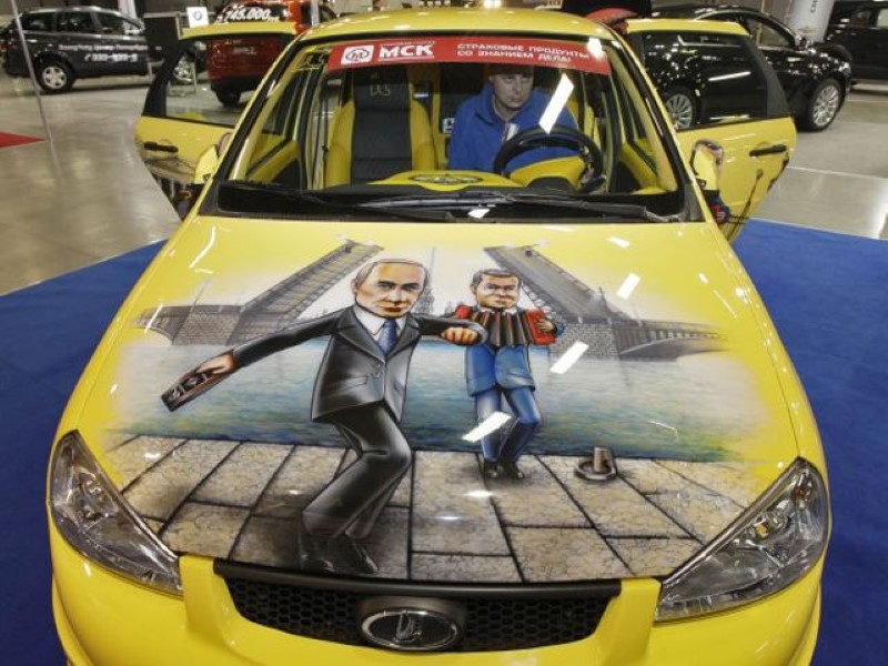 Vladimir-Putin-fans-paint-his-picture-on-their-cars-5