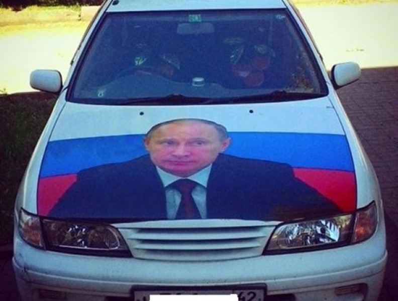 Vladimir-Putin-fans-paint-his-picture-on-their-cars-6