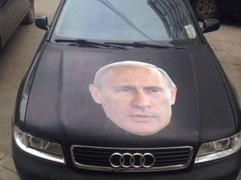 Vladimir-Putin-fans-paint-his-picture-on-their-cars-7