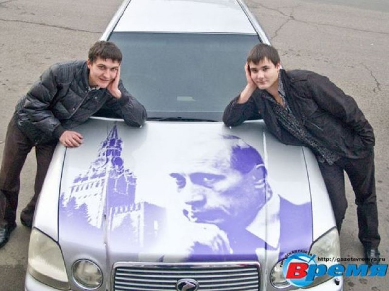 Vladimir-Putin-fans-paint-his-picture-on-their-cars-9
