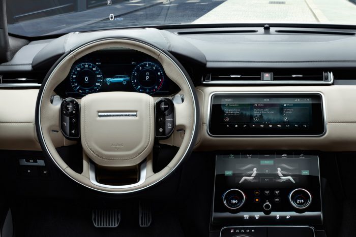 Range Rover Velar: a múltból jött, a jövőbe tart 15 300 lóerővel és 700 Nm nyomatékkal kápráztat a 3.0 V6 dízelmotor. 6,5 másodperc alatt gyorsul 100 km/órára, a végsebesség 214 km/óra.