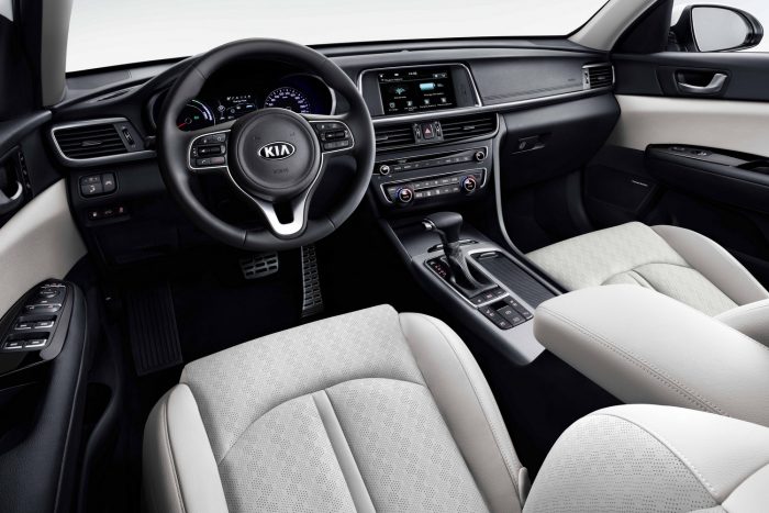 05-Kia Optima Sportswagon PHEV - interior