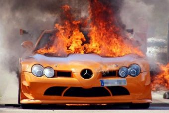 Tűzveszély miatt hív vissza egymillió autót a Mercedes