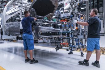 Részeg munkások miatt állt a termelés a BMW-gyárban