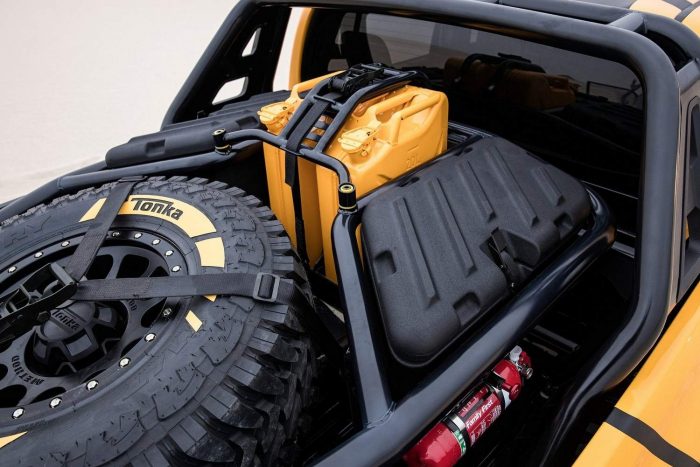 16-Toyota-HiLux_Tonka_Concept-2017-1600-2d