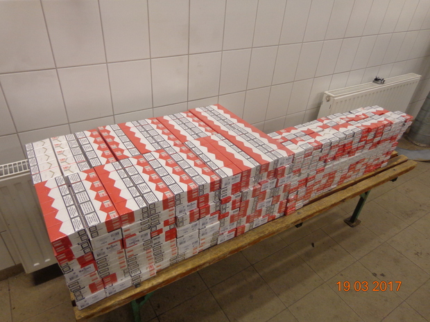 Spéci autóval trükközött a csempész