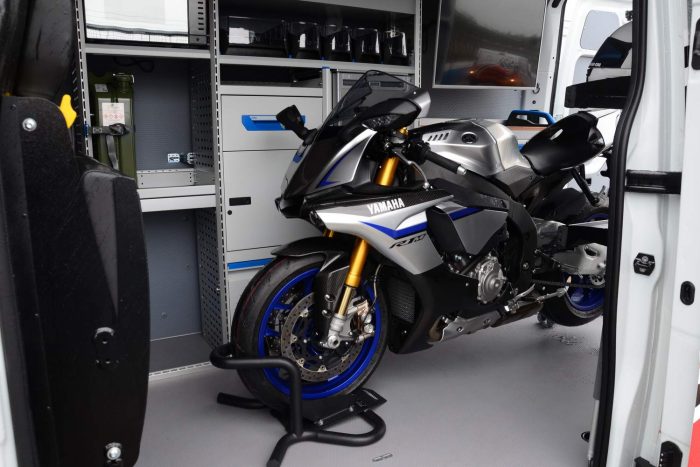 Versenyfurgonok az Opeltől 1 Movano Race Van Concept és Yamaha YZF-R1M