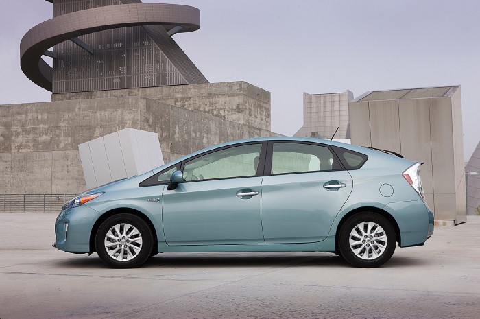2012-2013-Toyota-Prius-Plugin-left-side-1