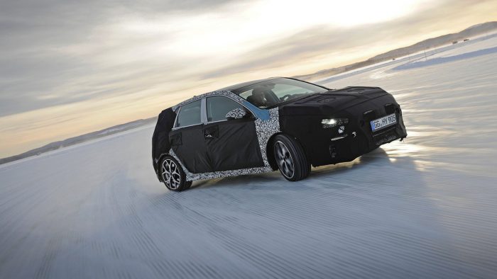 Hóban csapatnak a Hyundai új sportkompaktjával