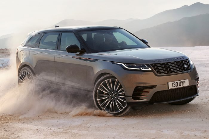 Range Rover Velar: a múltból jött, a jövőbe tart 13 A motorkínálat alapját négyhengeres Ingenium dízelek adják 180 és 240 lóerős kivitelben.