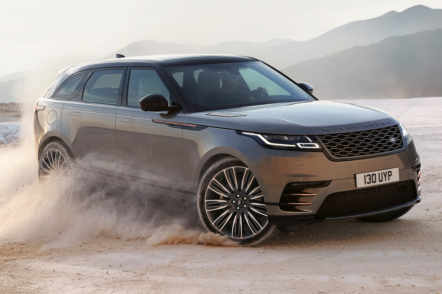 Range Rover Velar: a múltból jött, a jövőbe tart 22