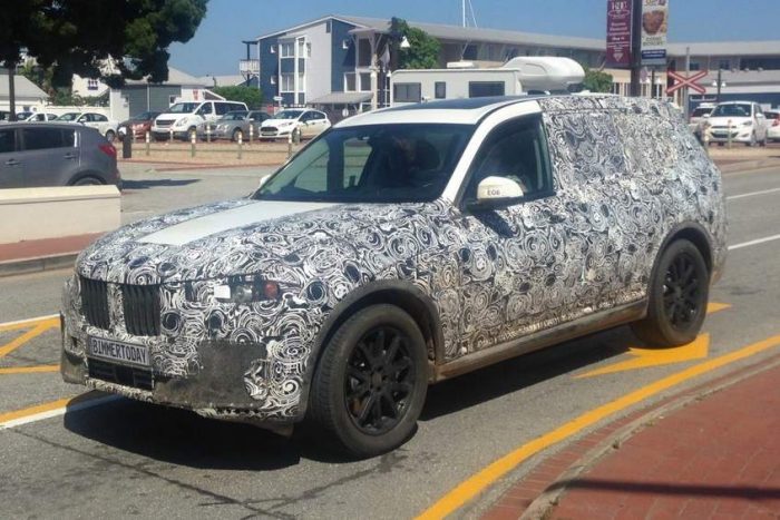 Jövőre jön a BMW óriásterepjárója