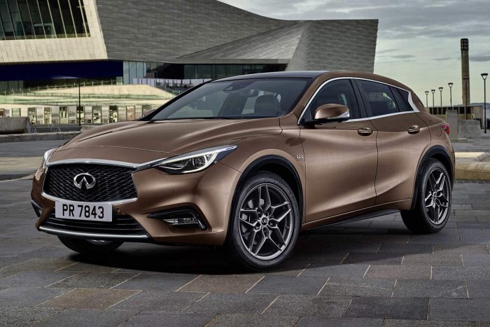 Selejtes luxusautók okoznak főfájást 2 3-infiniti_q30_2.2d