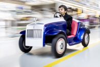 Jótékony célra épített játékautót a Rolls-Royce 17