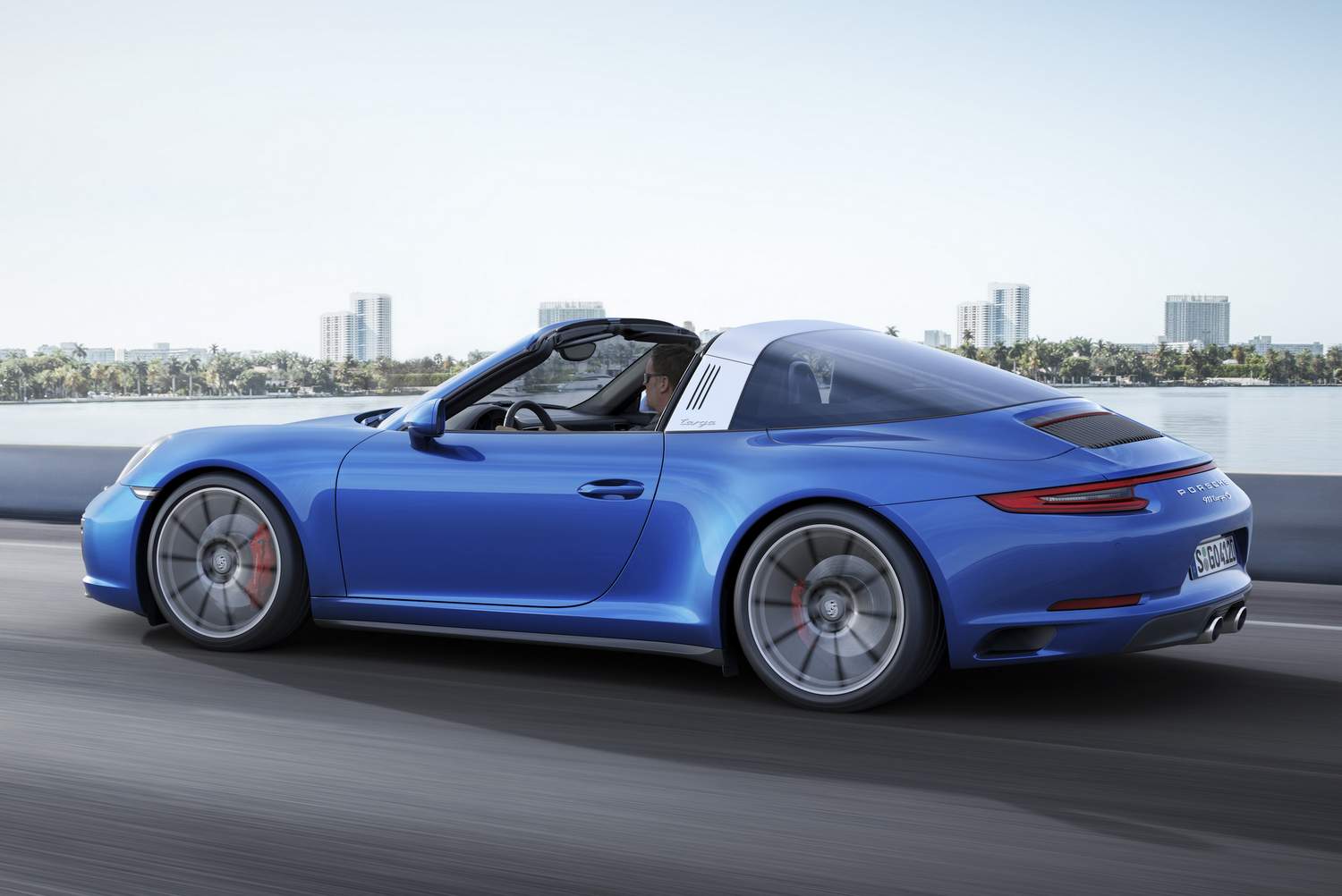 Idén erősebb, színesebb, okosabb a Porsche 911 7