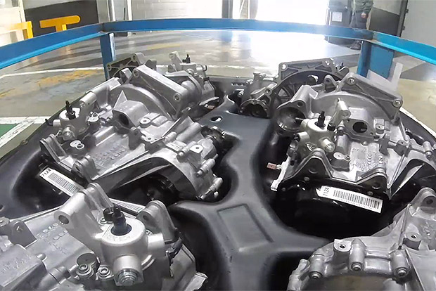 Egyperces videón, ahogy elkészül egy sebváltó