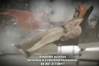 Mennyire jó ötlet két nitropalackkal hajtott irodai székbe ülni?