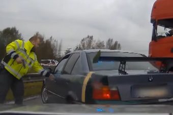Kamion állította meg a rendőrök elől menekülő BMW-t
