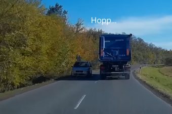 Itt a Suzuki, hol a Suzuki? A beláthatatlan szakasz veszélye videón