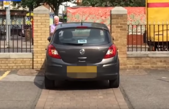 Egy autós átment Micimackóba, rajta röhög a net