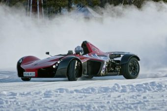 Így csapat egy magyar milliárdos a hóban