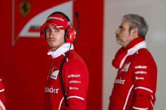 F1: A Ferrari-pilótát nem nyomják be a Haashoz 
