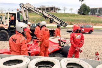 F1: Räikkönen falnak küldte a Ferrarit - videó