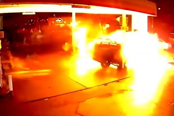 Benzinkutas baleset váratlan tűzlabdával és csodás túléléssel