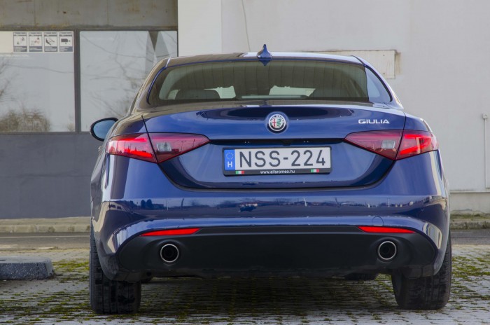 Az Alfa Romeo Giulia felnyitotta a szemem, mindent értek 7 | Vezess A dupla kipufogó jól néz ki ugyan, de hangot ne várj belőle, az nincs nekik