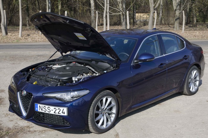 Az Alfa Romeo Giulia felnyitotta a szemem, mindent értek 12 | Vezess A 2,2 literes dízelmotor 3750-es fordulaton adja le a 180 lóerőt, 1750-es fordulaton pedig 380 Nm nyomatékot.