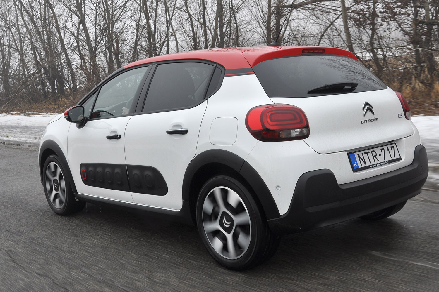 Teszt: Suzuki az olcsó Škoda és a vagány Citroën ellen 14