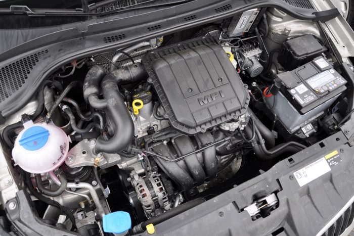Teszt: Suzuki az olcsó Škoda és a vagány Citroën ellen 6 60 lóerős is van a Fabia háromhengereseszívómotorjából. Rezgéscsillapítása jobb, mint a C3 héromhengeresében, de négy henger az négy henger, ezt a kulturált japán motor igazolja