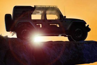 Sivatagi Show, Jeep módra