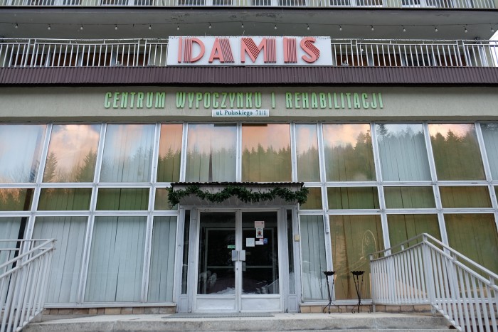 Az autózás kaland? Hááát… 54 Nem túl vonzó szálloda, de legalább nem kellett egy takarón osztoznunk