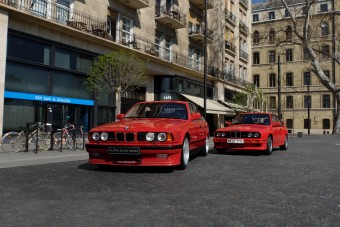 Luxusautók, amik büntetlenül parkolhatnak, ahol csak akarnak