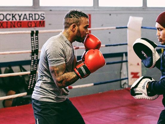 F1: Hamiltonak elege lett a “k*rva unalmas” sablonéletből 1 | Vezess hamilton_boksz