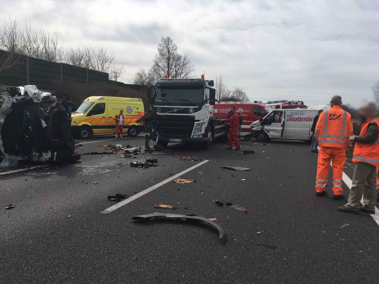 Képek az M7-esen történt 4-es karambolról 7