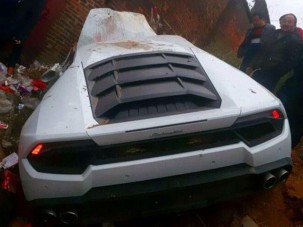 Méltatlan helyen csapták falnak ezt a Lamborghinit